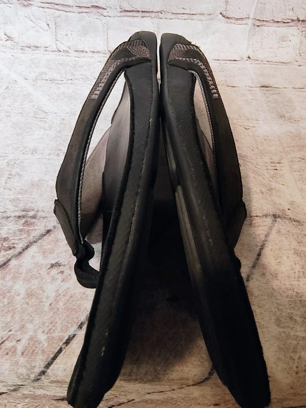 Olukai Tuahine Black Sz 10 Flip Flops Sandals